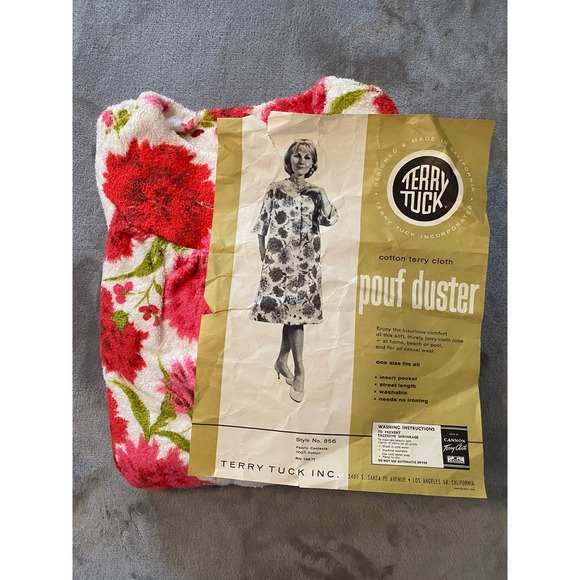 Terry Tuck Other - VTG Terry Tuck Robe OS Pink Red Floral Pouf Duster Terrycloth NEW 60s Grannycore